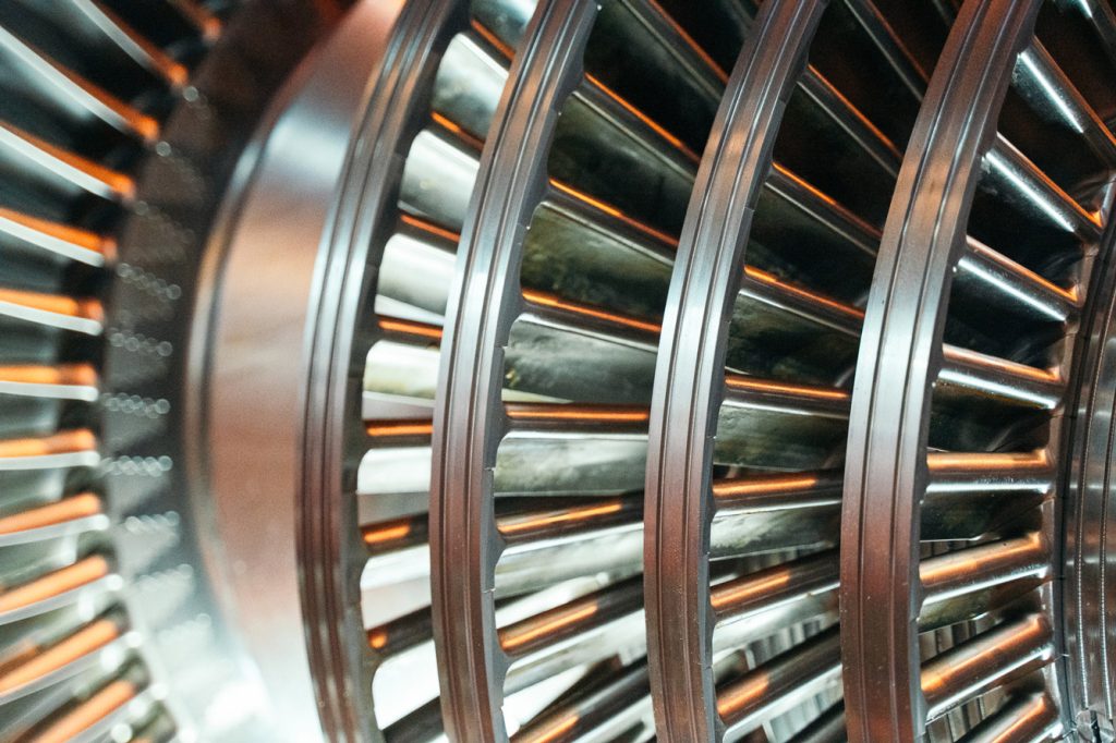 Zoom em peça de turbina a vapor.